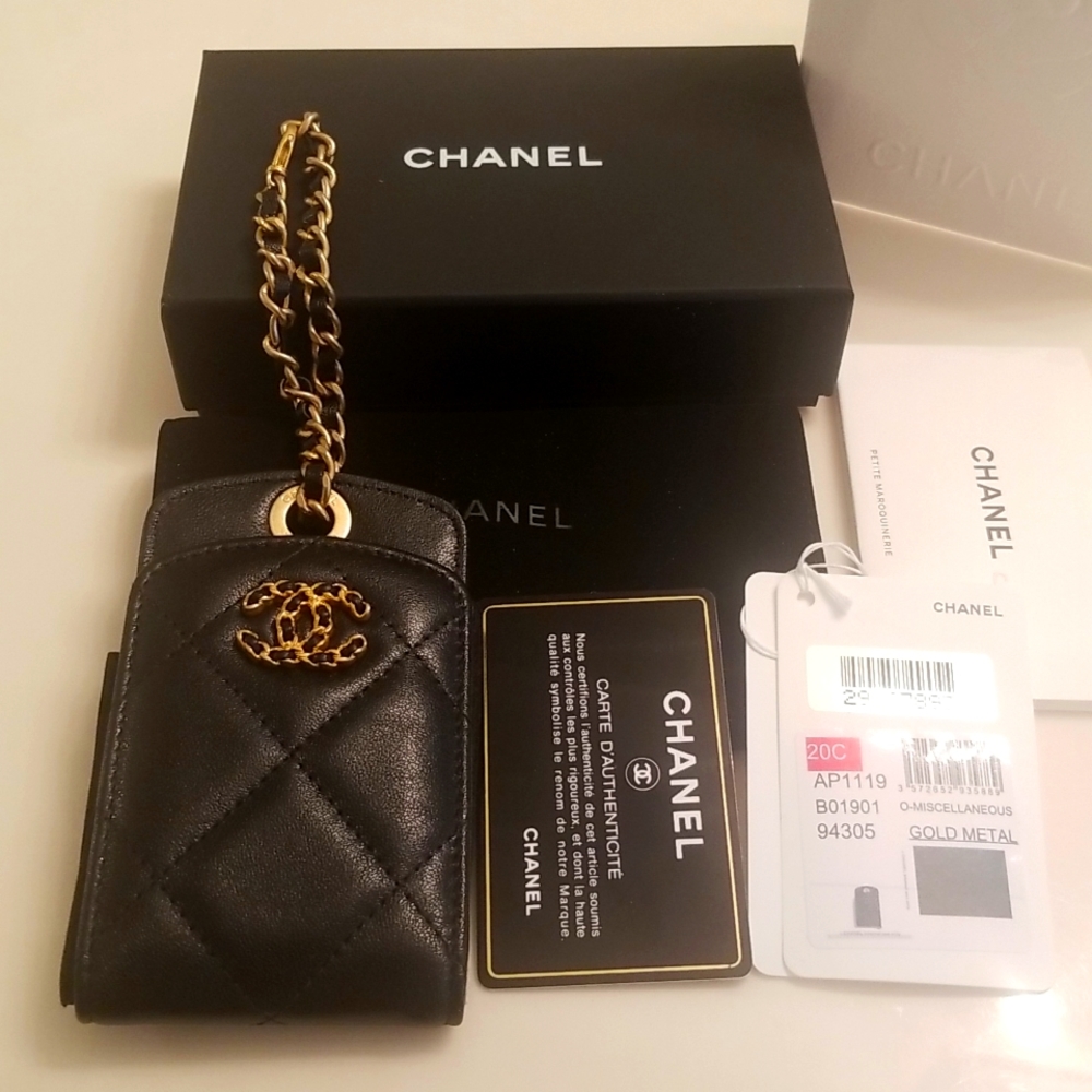 NWT Rare Chanel 19 Luggage Tag/Wristlet Card Holder